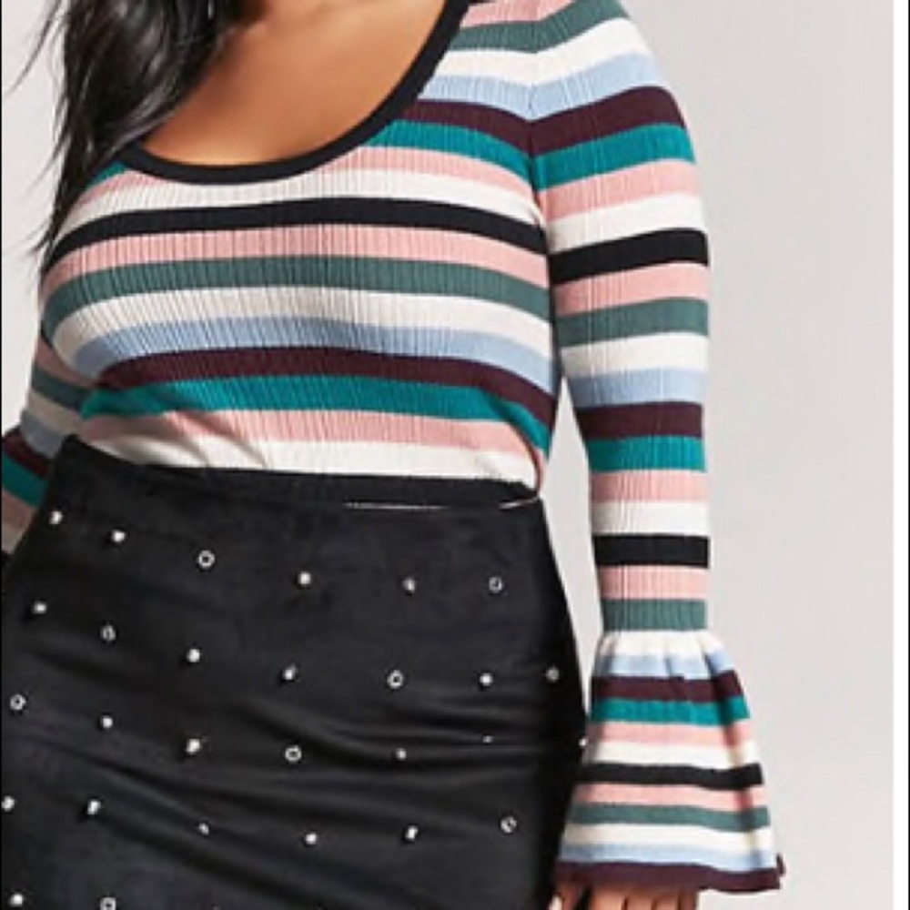 Beautiful trumpet sleeve sweater